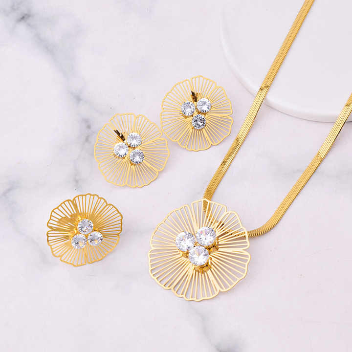 Flower and rhinestones set