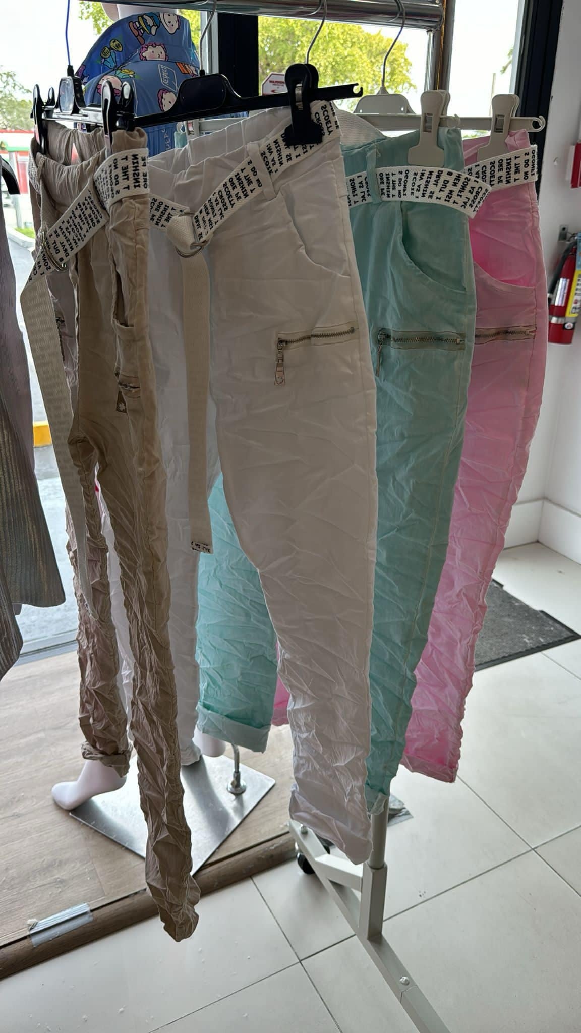 Italian jogger with belt