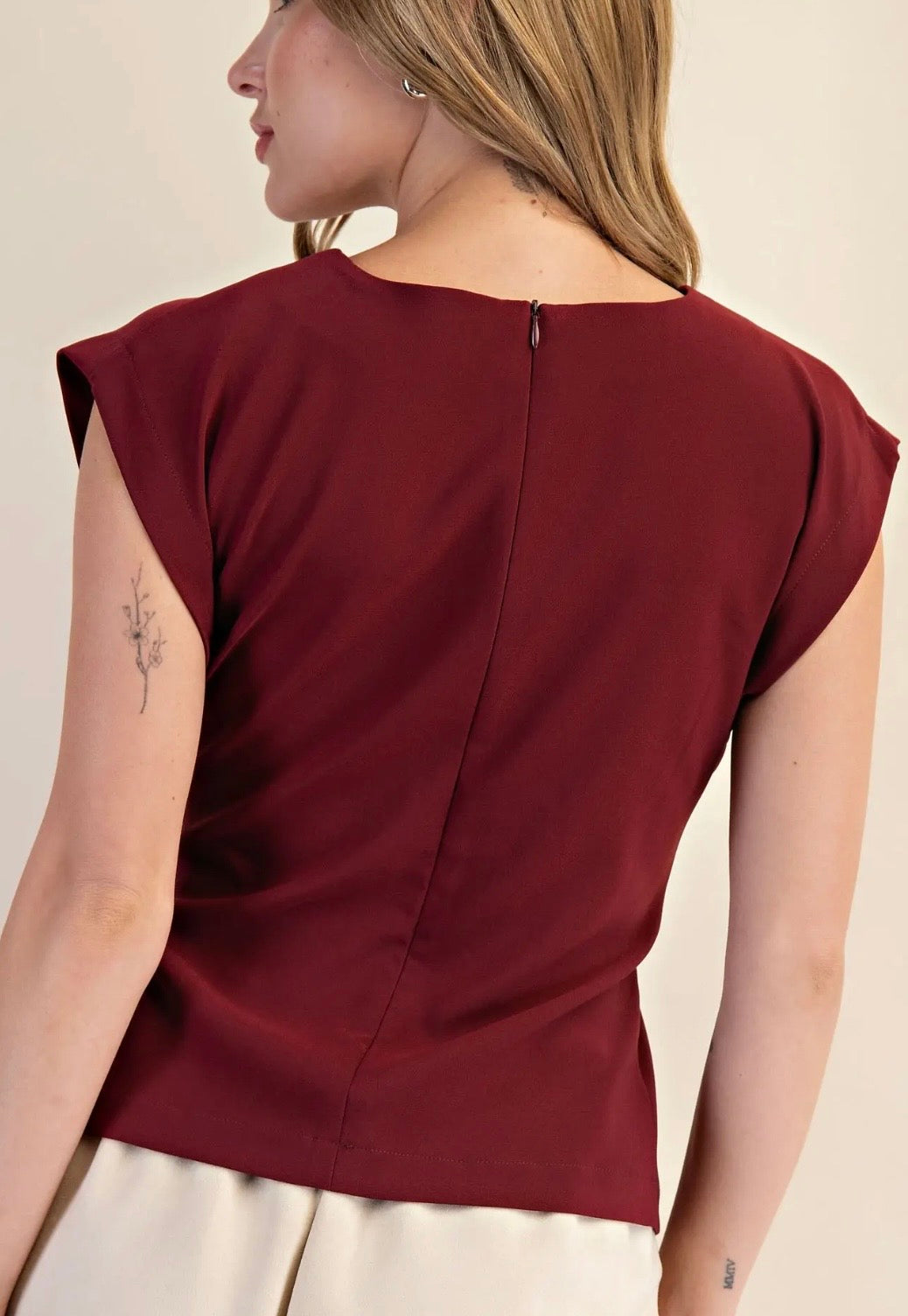 Round neck waist pleated top