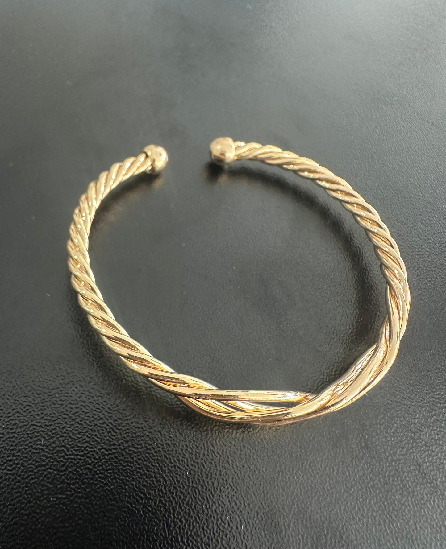 Bangle bracelet