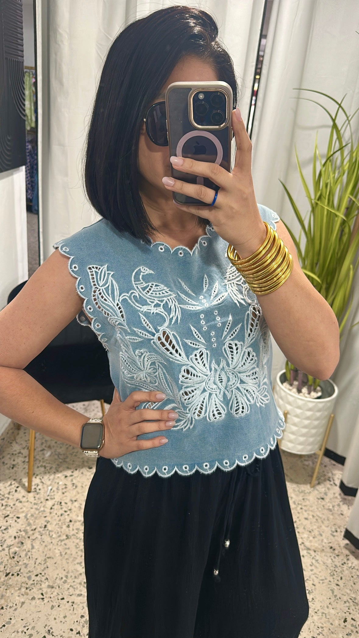 Sleeveless embroidered and lazor, cut detail R neck denim top