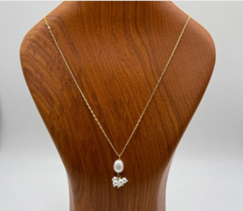 Dots pearl necklace