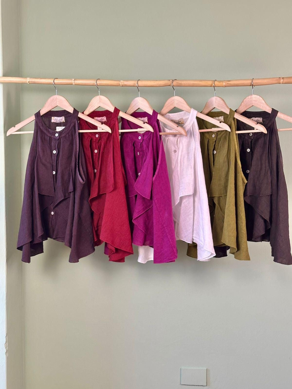 Buttons and ruffles linen set