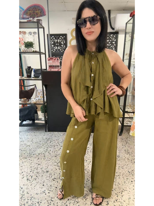Buttons and ruffles linen set
