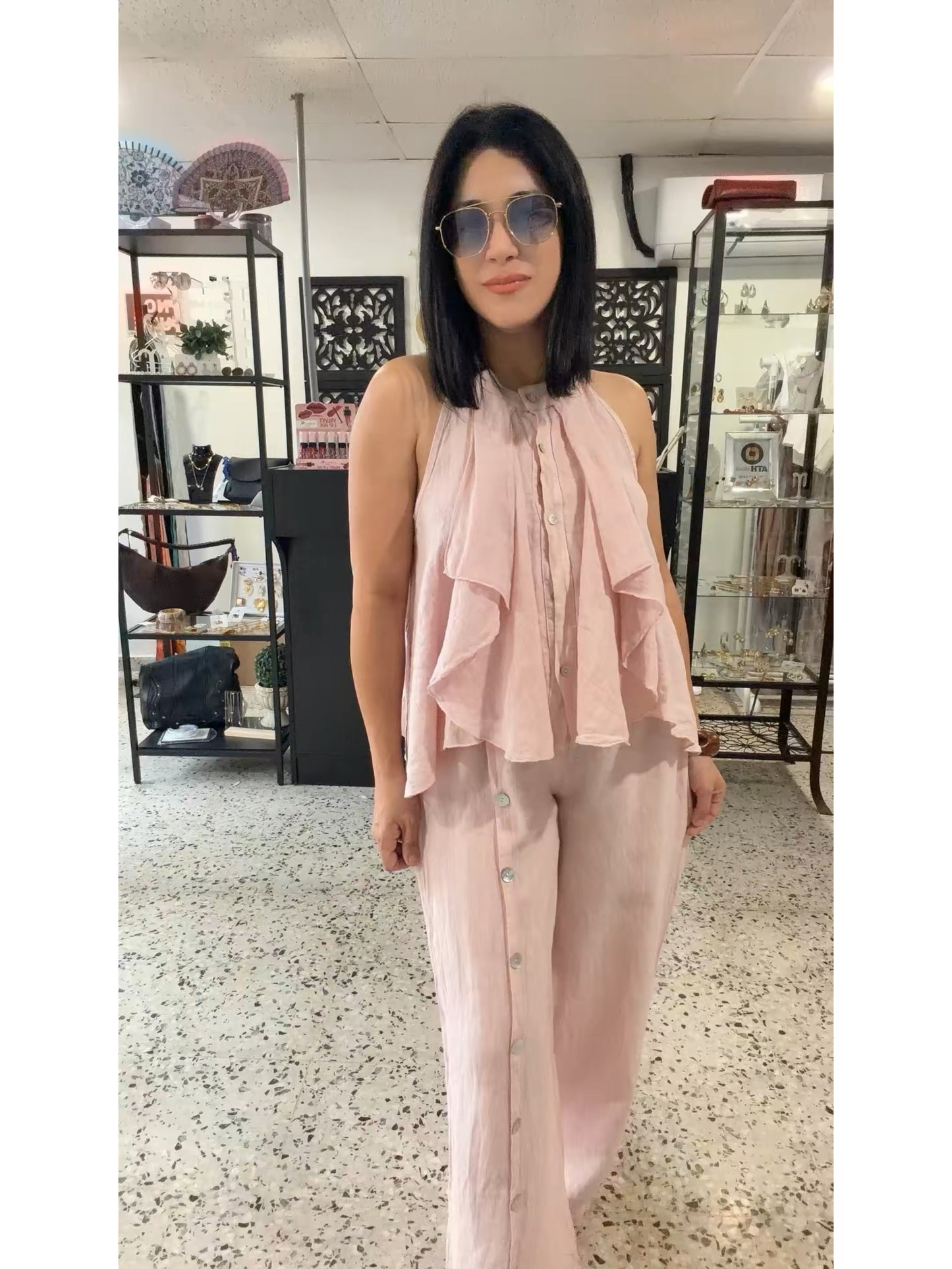 Buttons and ruffles linen set