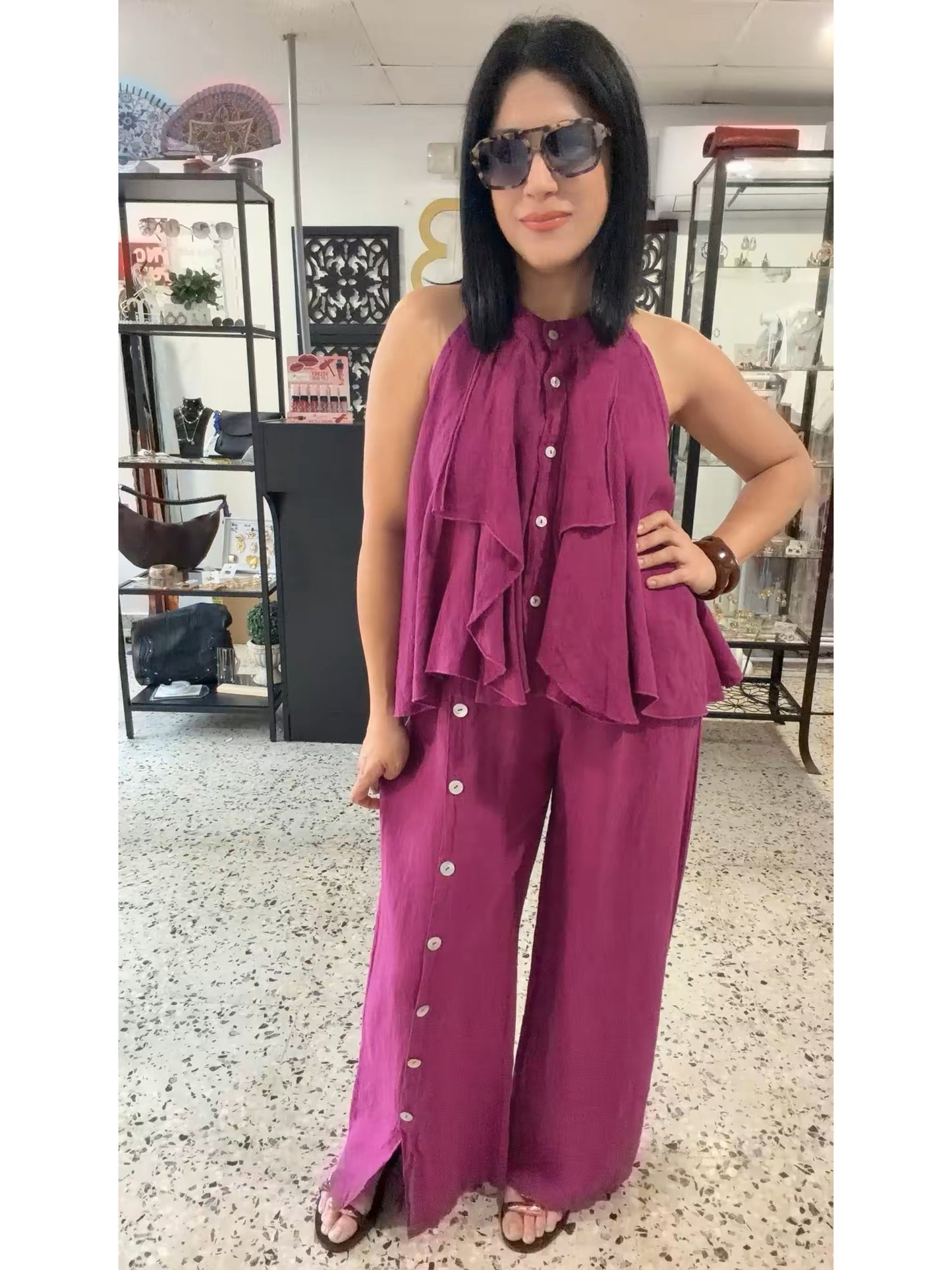 Buttons and ruffles linen set