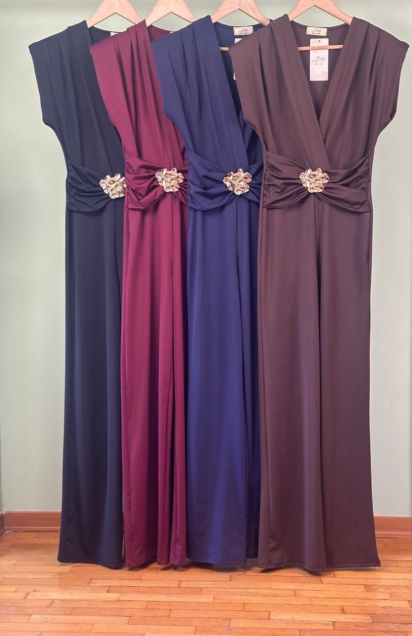 Jumpsuit with gold accessory