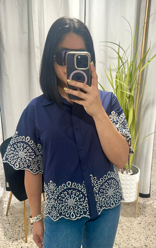 Short sleeve embroidery detail button down shirt