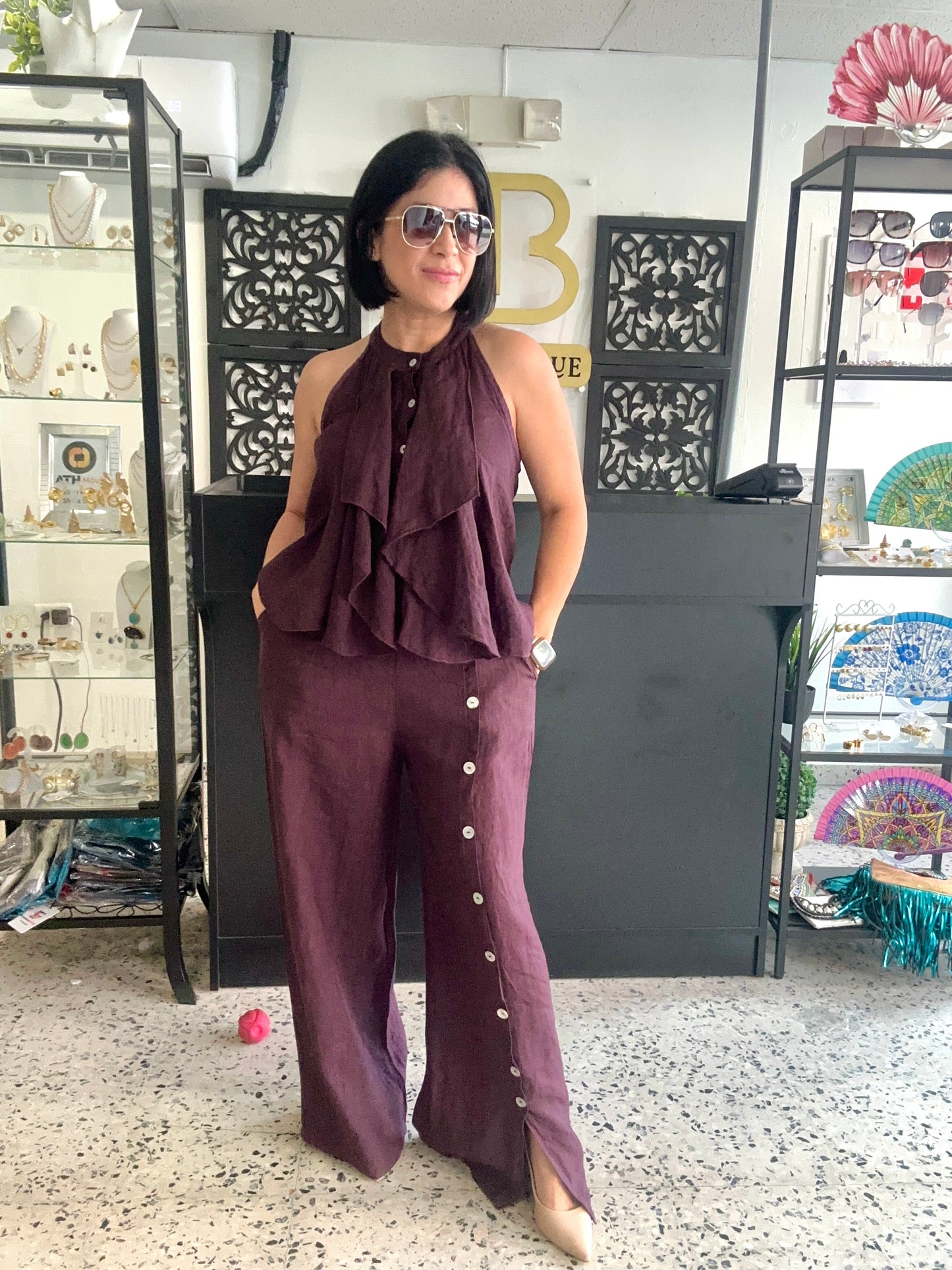 Buttons and ruffles linen set