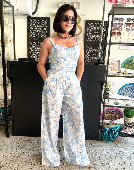 Blue embroidered flowers pant