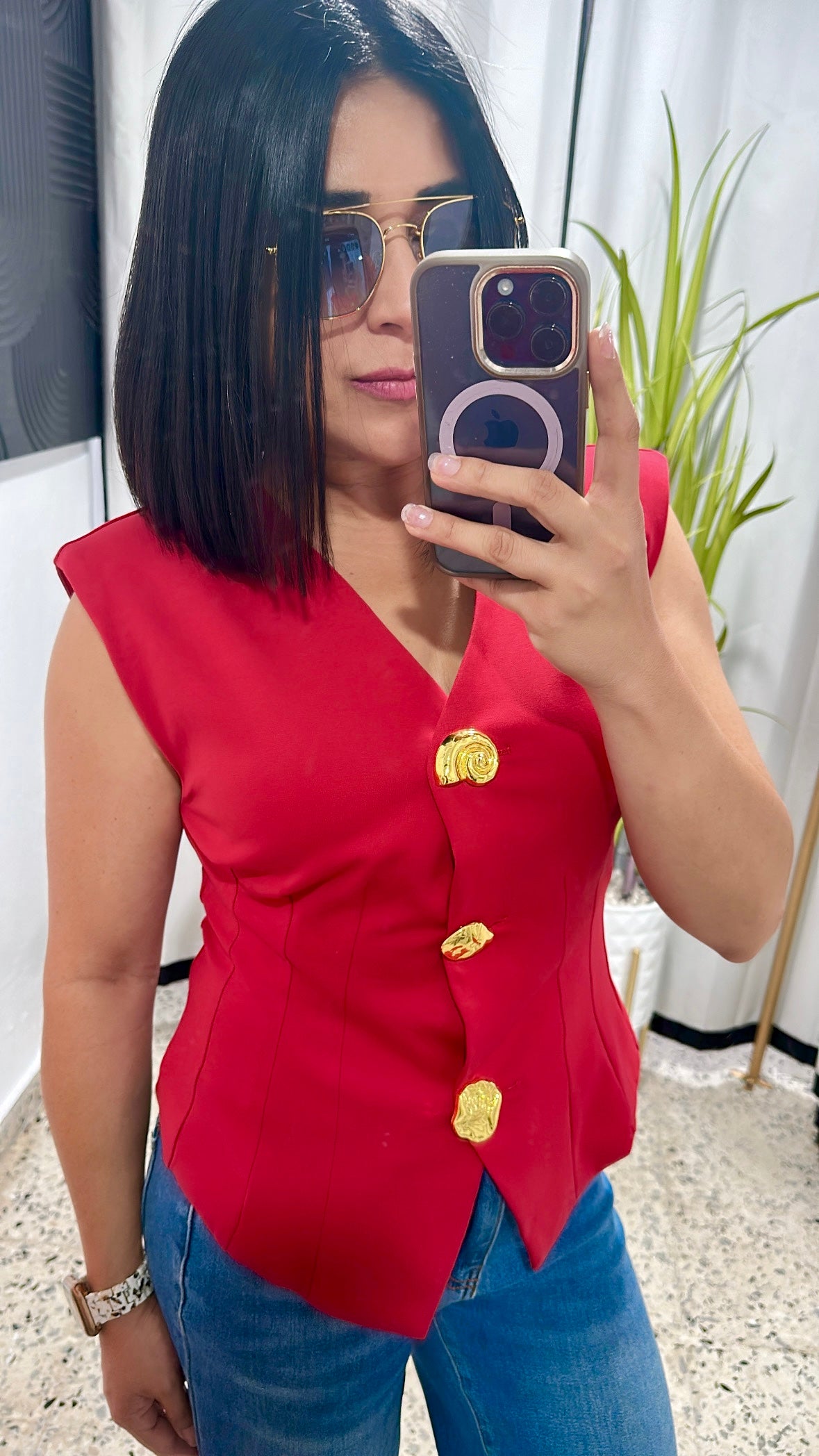 Sleeveless big button vest