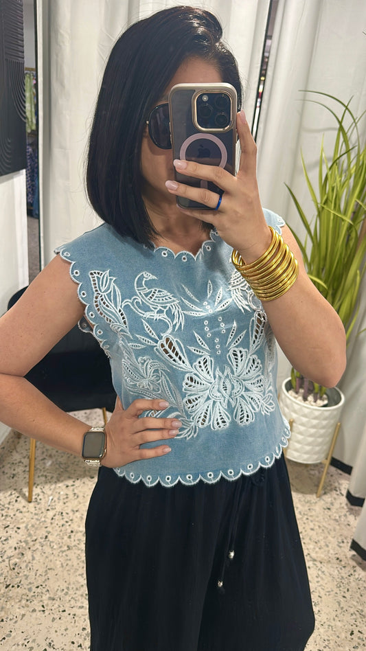 Sleeveless embroidered and lazor, cut detail R neck denim top