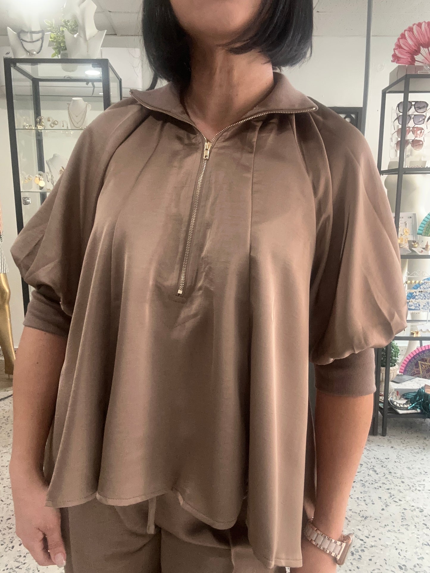 Mock neck band puff sleeve blouse