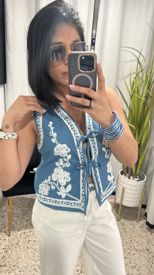 Sleeveless embroidery vest