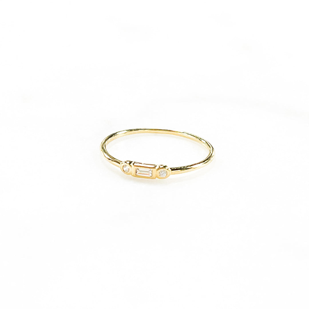 ROUND + BAGUETTE LINE UP RING